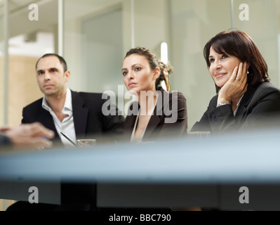 Business-Mann und Frauen treffen Stockfoto