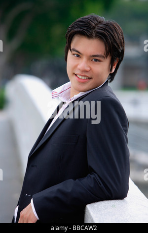 Mann in Jacke, Blick in die Kamera, Porträt Stockfoto