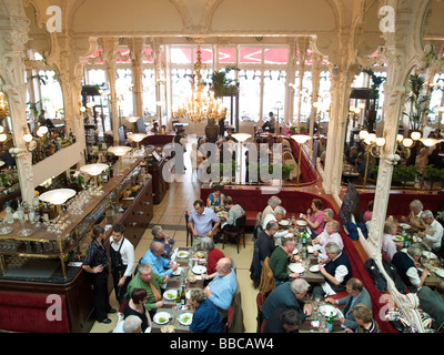 Das Grand Café, Restaurant, Moulins, Allier, Frankreich. Stockfoto