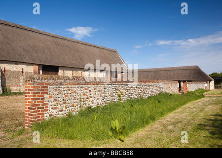 UK England Norfolk Waxham historische mittelalterliche steinerne Scheune Stockfoto