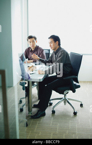 Führungskräfte im Tagungsraum Stockfoto