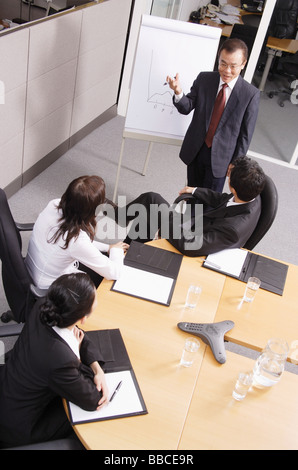 Geschäftsmann, eine Präsentation Kollegen Stockfoto