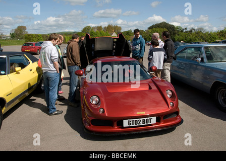 Edel-Fans schauen Sie sich das Modul auf eine Noble M12 auf dem Goodwood Breakfast Club-treffen. 3. Mai 2009. Goodwood. Stockfoto