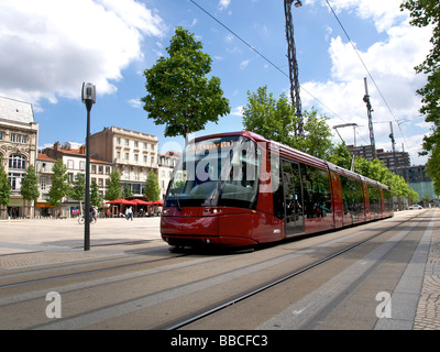 Straßenbahn in der Stadt. Clermont-Ferrand. Auvergne. Frankreich Stockfoto