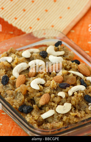 Moong Dal Halwa – eine indische Süßspeise Stockfoto