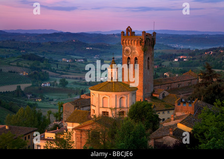 Goldenes Licht des frühen Morgens Sonnenaufgang am San Miniato, Toskana, Italien Stockfoto