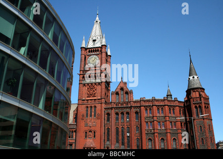 Der Jubilee Clock Tower der Victoria-Galerie und Museum und moderne Foundation Building, University of Liverpool, Merseyside, UK Stockfoto