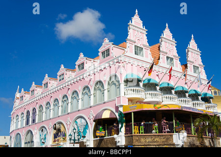 Lokalen Achitecture; Royal Plaza Mall, Oranjestad, Aruba-Insel, Königreich der Niederlande. Stockfoto