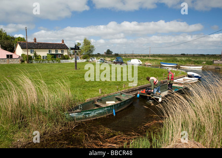 UK England Norfolk West Somerton Dorf Boote auf der staithe Stockfoto