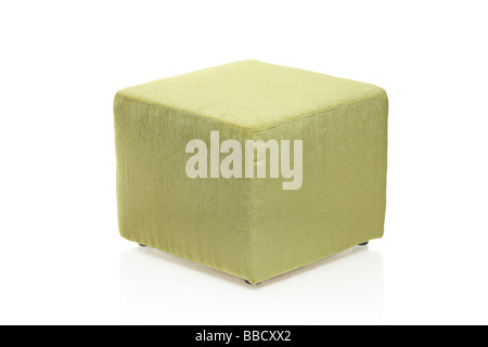 Gelbe Hocker auf weißen Hintergrund isoliert Stockfoto