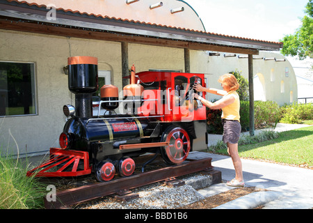 Künstlerische Abfallbehälter in der Stadt von Wandmalereien Lake Placid in Florida USA Stockfoto