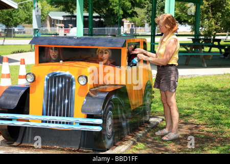 Künstlerische Abfallbehälter in der Stadt von Wandmalereien Lake Placid in Florida USA Stockfoto