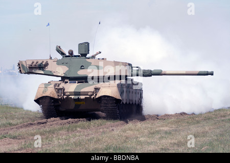 Das Olifant Mk 1 b Kampfpanzer von der South African Defence Force bei einer Flugschau in Cape Town, Südafrika im Jahr 2008 gesehen. Stockfoto