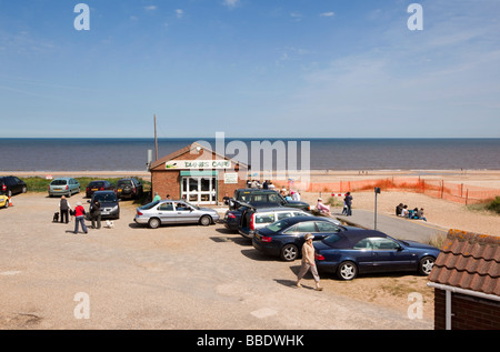 UK England Norfolk Winterton auf Parkplatz Meer Strand direkt am Meer und Dünen Cafe Stockfoto