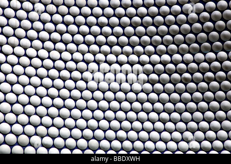 Nahaufnahme von "Radkappen" auf Selfridges Gebäude in Birmingham Bullring Stockfoto