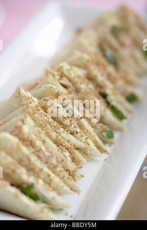 Thunfisch und Brunnenkresse Sandwiches mit Sesam Stockfoto