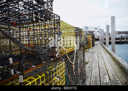 Hummerfallen auf Dock, Menemsha, Martha's Vineyard, Massachusetts, USA Stockfoto