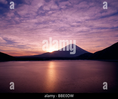 Mt.Fuji und Morgenglut Stockfoto