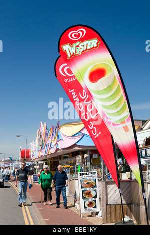 UK England Norfolk Hembsby Beach Road bunten Twister-Eis-Werbebanner Stockfoto