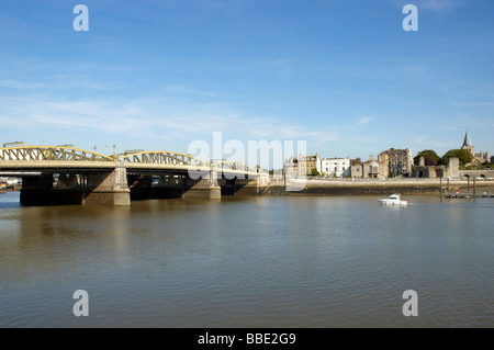 Ein Blick auf die Medway-Brücke in Rochester Kent Stockfoto