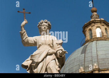 Skulptur vor der Kathedrale von Palermo, Sizilien, Italien Stockfoto