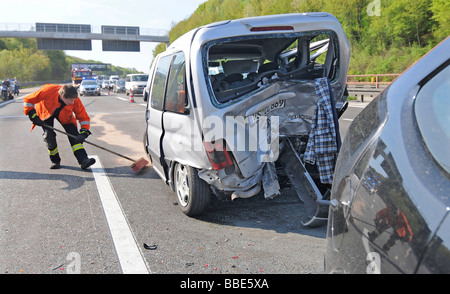 Verkehrsunfall mit 6 Fahrzeuge beteiligt, komplette Schließung der Autobahn A 8 kurz vor dem Autobahnkreuz Leonberg, Bade Stockfoto