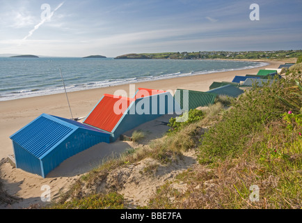 Reihe von Strandhütten auf Abersoch Strand, Llyn Halbinsel in Nord-Wales Stockfoto