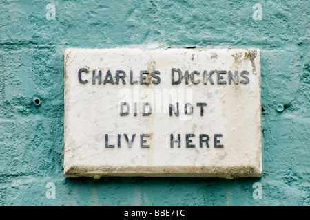 Broadstairs, Kent, England, UK. Gedenktafel am Hauswand "CHARLES DICKENS nicht LIVE HERE" Stockfoto