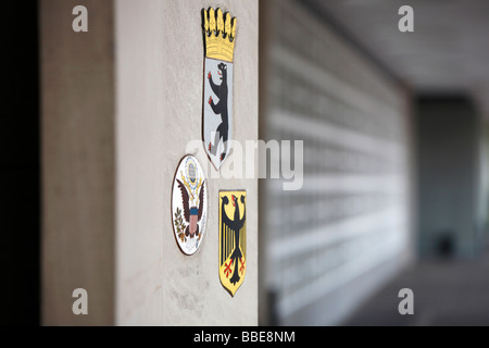 Wappen und Embleme an das Haus der Kulturen der Welt, Haus der Kulturen der Welt, Berlin, Deutschland, Europa Stockfoto