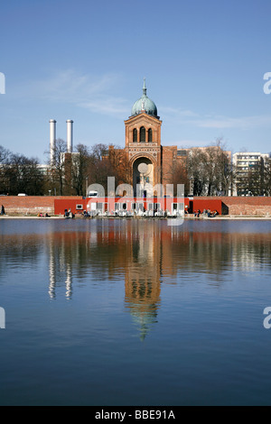 Stadtpark Engelbecken mit Café und St. Michaels Kirche in Berlin, Deutschland, Europa Stockfoto