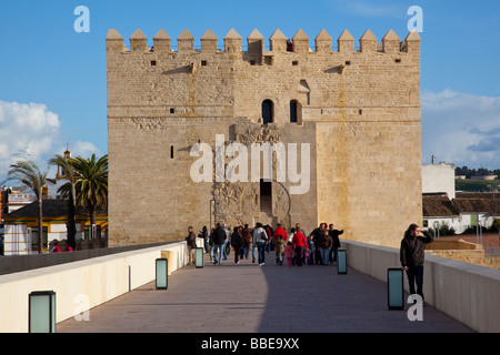 Calahorra Turm und Puente Romano oder römische Brücke über den Guadalquivir in Córdoba Spanien Stockfoto