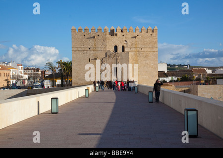 Calahorra Turm und Puente Romano oder römische Brücke über den Guadalquivir in Córdoba Spanien Stockfoto