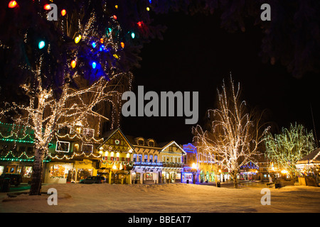 Weihnachtsbeleuchtung in der Bayerischen angehauchte Stadt Leavenworth, Washington, USA Stockfoto