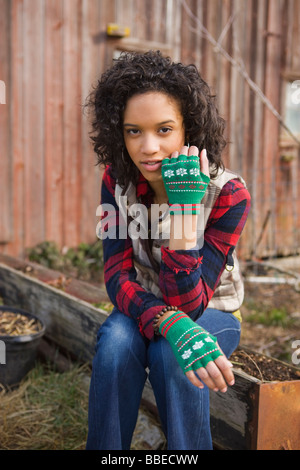 Porträt der jungen Frau auf einem Bauernhof in Hillsboro, Oregon, USA Stockfoto