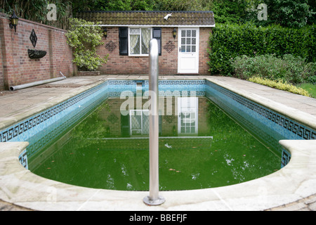 Grünes Wasser im Pool Stockfoto