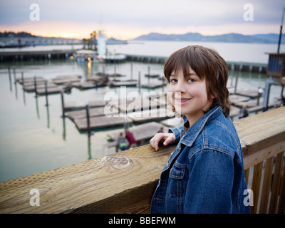 Boy am Pier von Hafen, San Francisco, Kalifornien, USA Stockfoto