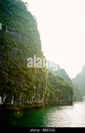 Golf von Tonkin, Halong Bay, Provinz Quang Ninh, Vietnam Stockfoto