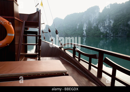 Boot, Golf von Tonkin, Halong Bay, Provinz Quang Ninh, Vietnam Stockfoto