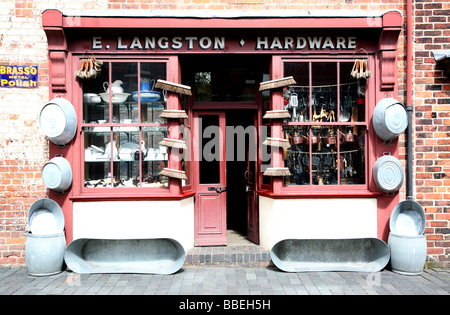 Edwardian Hardware Shop im Museum unter freiem Himmel, W Midlands umgebaut Stockfoto