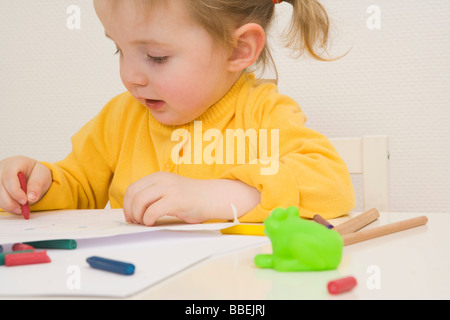 Kleine Mädchen Färbung Stockfoto