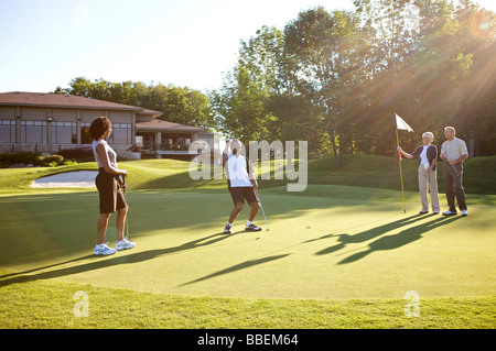 Paare, Golfen, Burlington, Ontario, Kanada Stockfoto