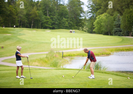 Paar, Golfen Stockfoto