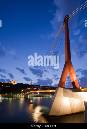 La Passerelle du Palais Gerechtigkeit Sur la Saône Fußgängerbrücke von Lyon Gericht über Fluss Saône Lyon Rhone Alpen Frankreich Stockfoto