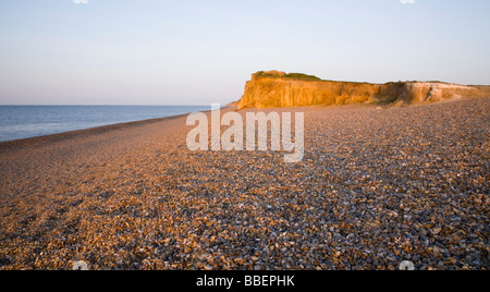 Weybourne Kiesstrand und Klippen Stockfoto