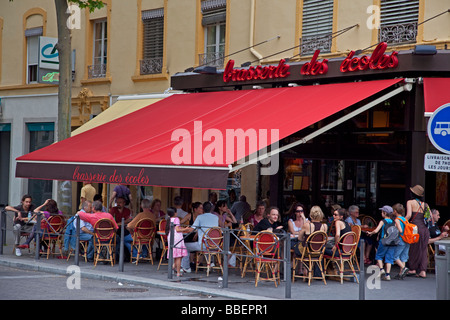 Brasserie des Escoles in Crois Rousse im freien Straßencafé Lyon Rhone Alpen Frankreich Stockfoto