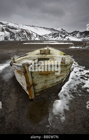 Wasser Ruinen des norwegischen Walfang Schiffstation verlassen 1931 Whalers Bay auf Deception Island, Antarktis-Archipel Stockfoto