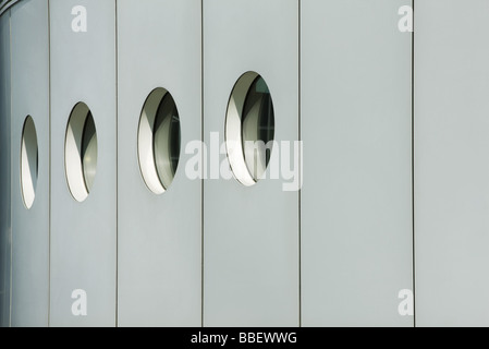 Rundfenster auf den Aufbau der Fassade Stockfoto