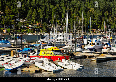 Boote im Yachthafen in Deep Cove in North Vancouver British Columbia Kanada Stockfoto