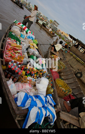 Verkäufer auf dem schwimmenden Markt Phong dien Stockfoto