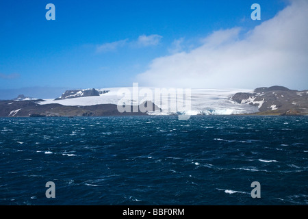 Gletscher treffen das stürmische Südpolarmeer Admiralty Bay King George Island Süd-Shetland-Inseln der Antarktis Stockfoto